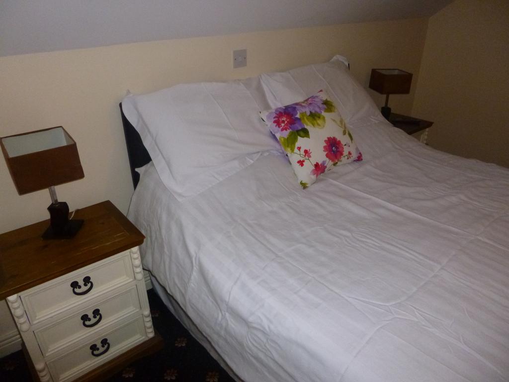 The Schooner Tavern Bed & Breakfast Ballycotton Ruang foto