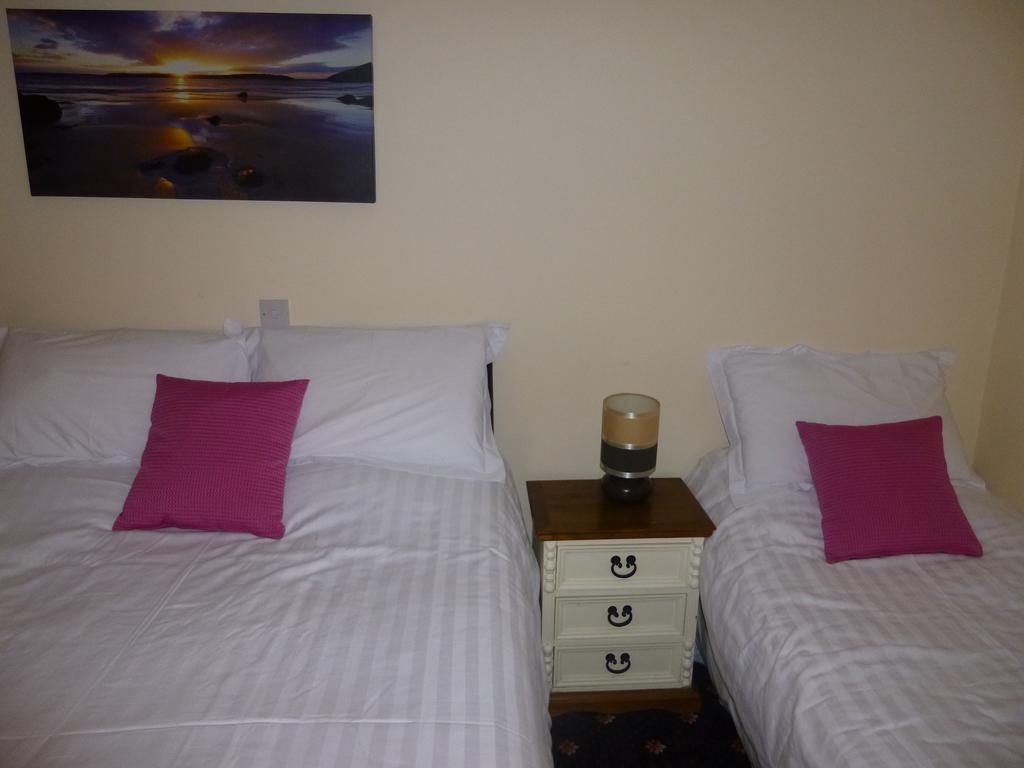 The Schooner Tavern Bed & Breakfast Ballycotton Ruang foto