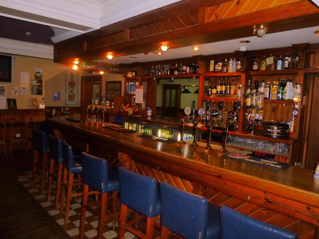 The Schooner Tavern Ballycotton Bagian luar foto